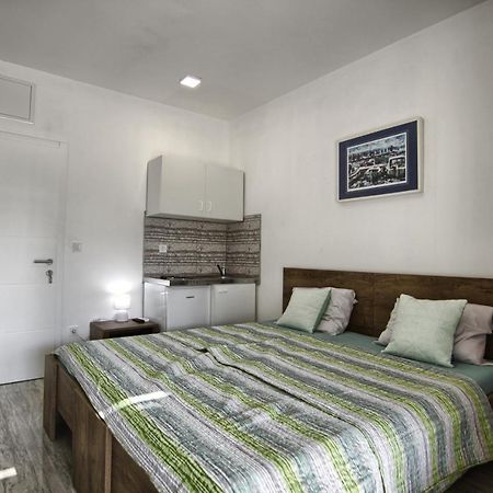 Rooms Dragica Pakostane Bagian luar foto