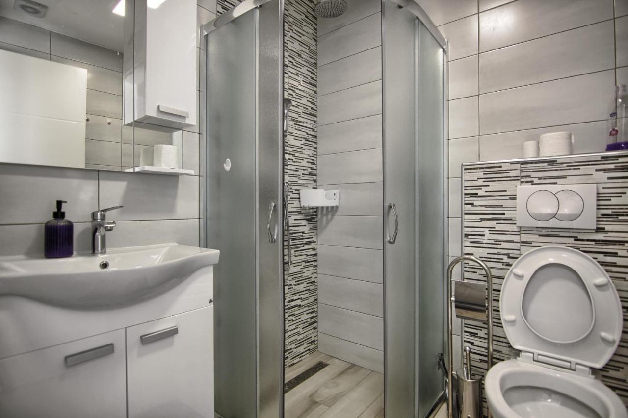 Rooms Dragica Pakostane Bagian luar foto