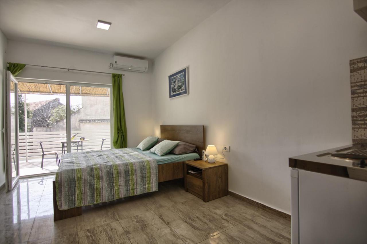 Rooms Dragica Pakostane Bagian luar foto