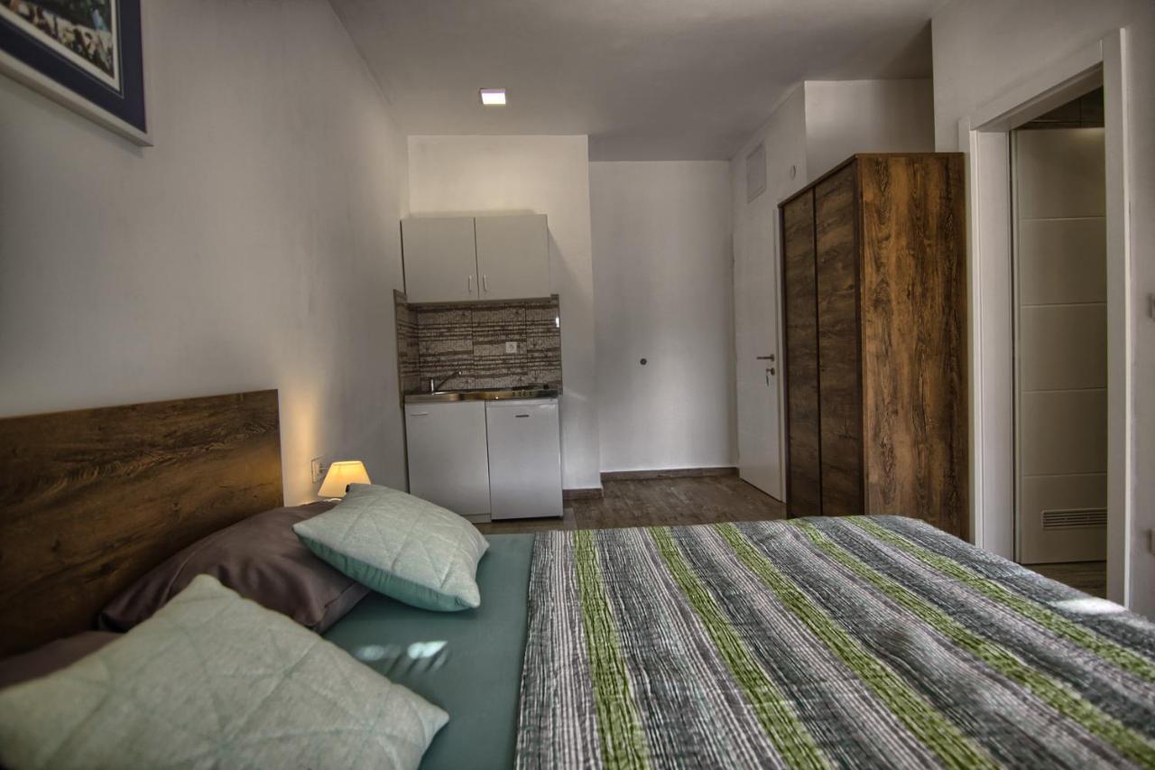 Rooms Dragica Pakostane Bagian luar foto