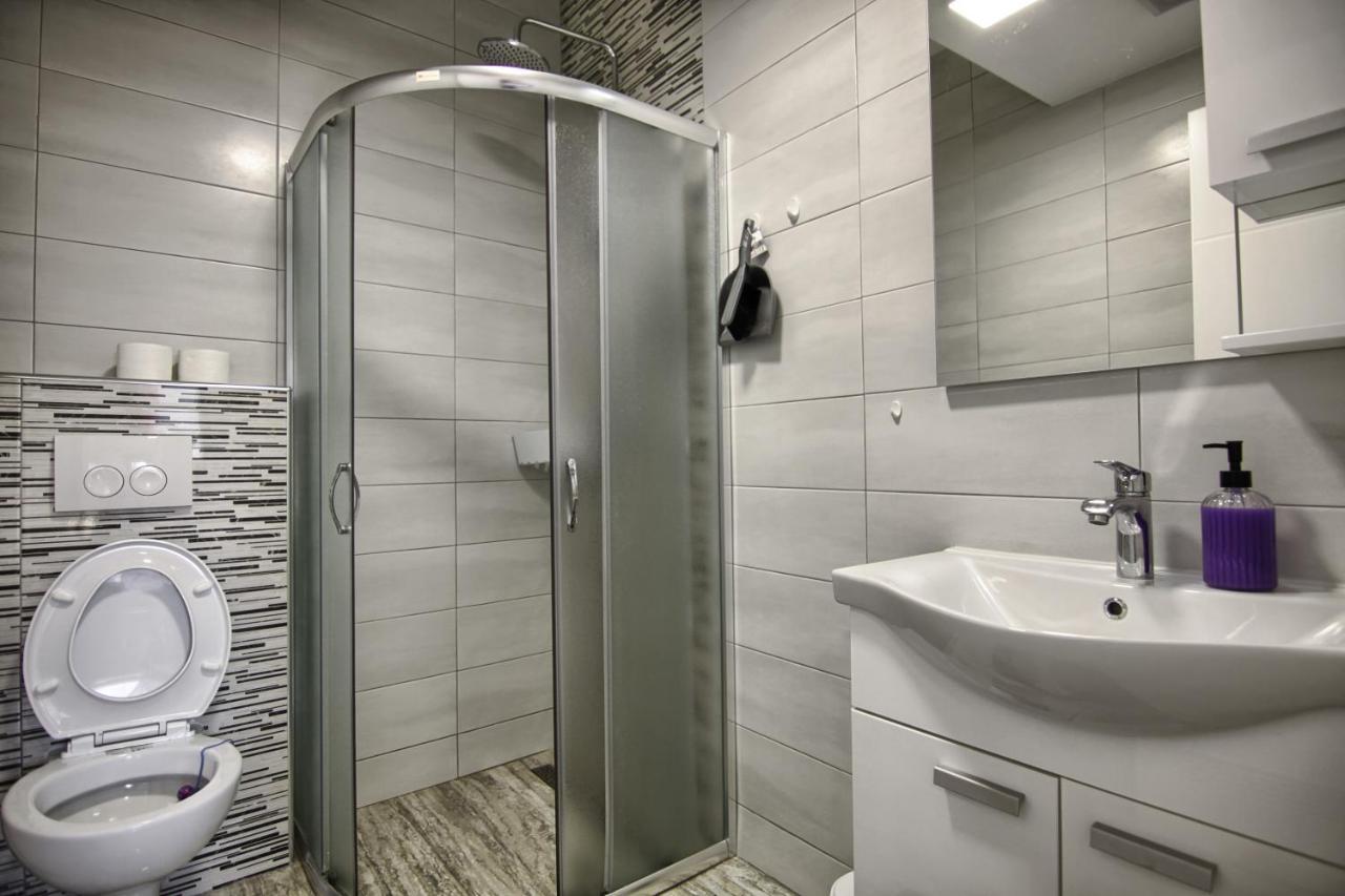 Rooms Dragica Pakostane Bagian luar foto