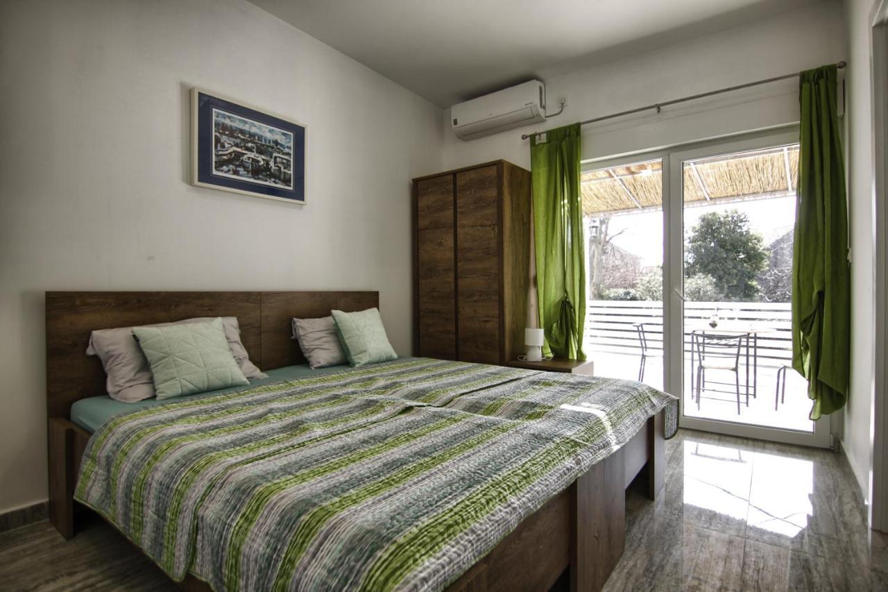 Rooms Dragica Pakostane Bagian luar foto