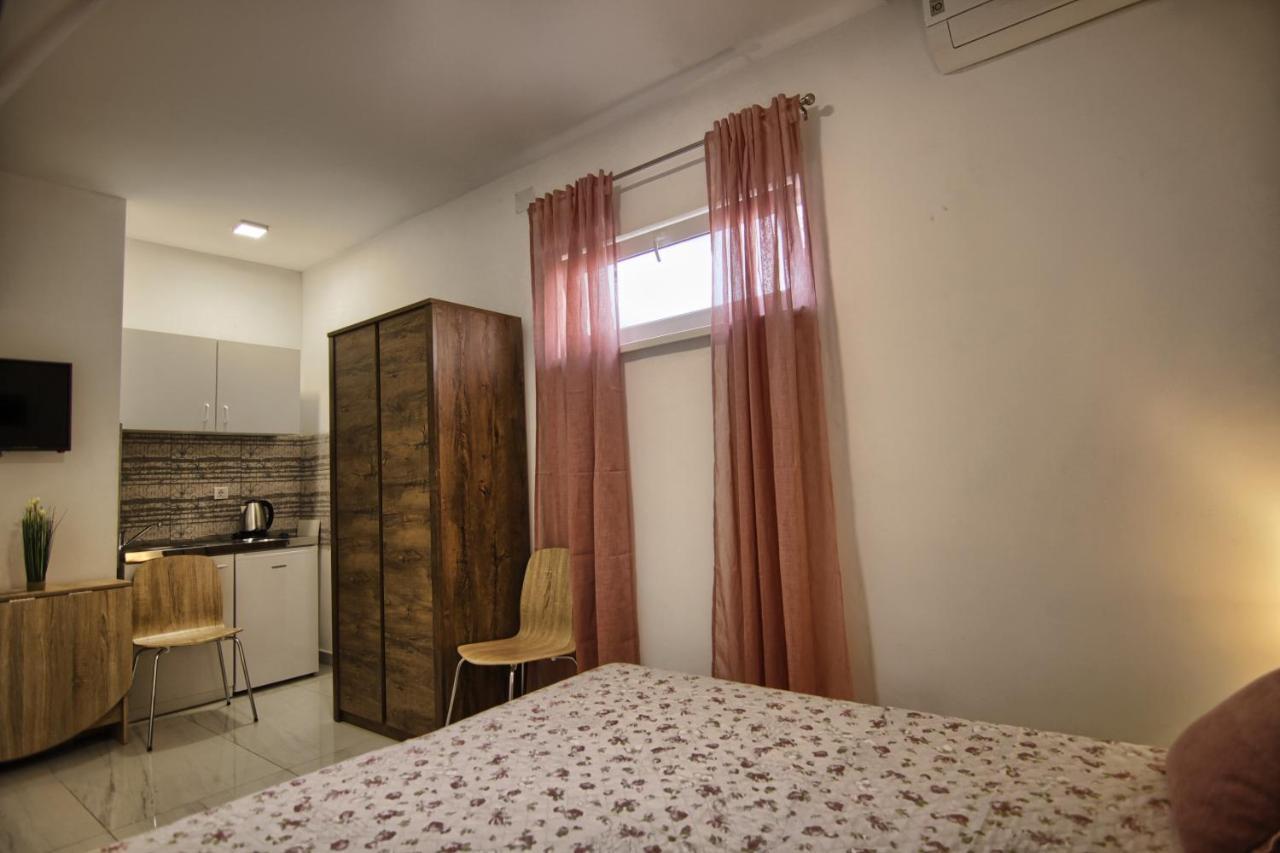 Rooms Dragica Pakostane Bagian luar foto